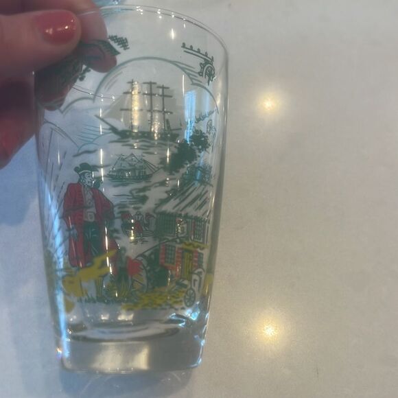 Glenmore drinking glasses 4 included in sale, fun for your bar collection gift? - Picture 4 of 7